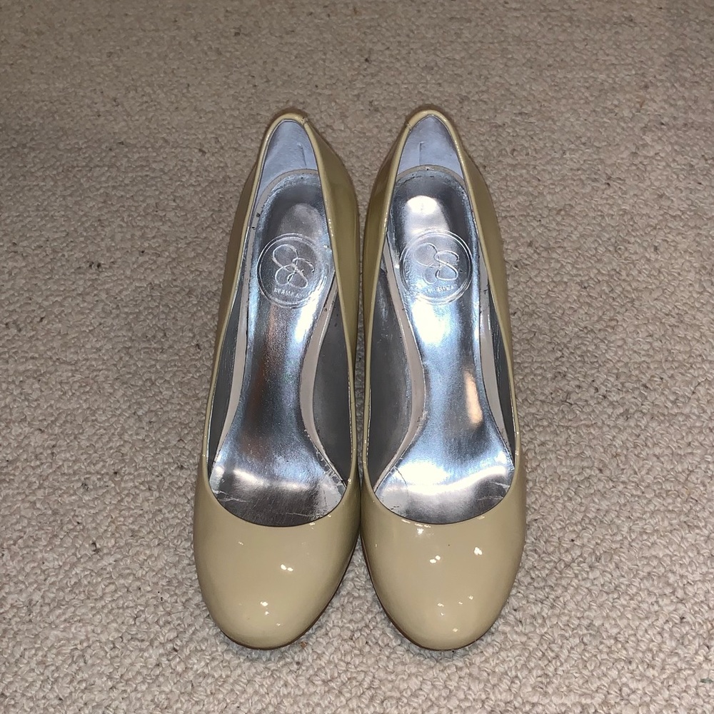 Jessica Simpson Nude Pump